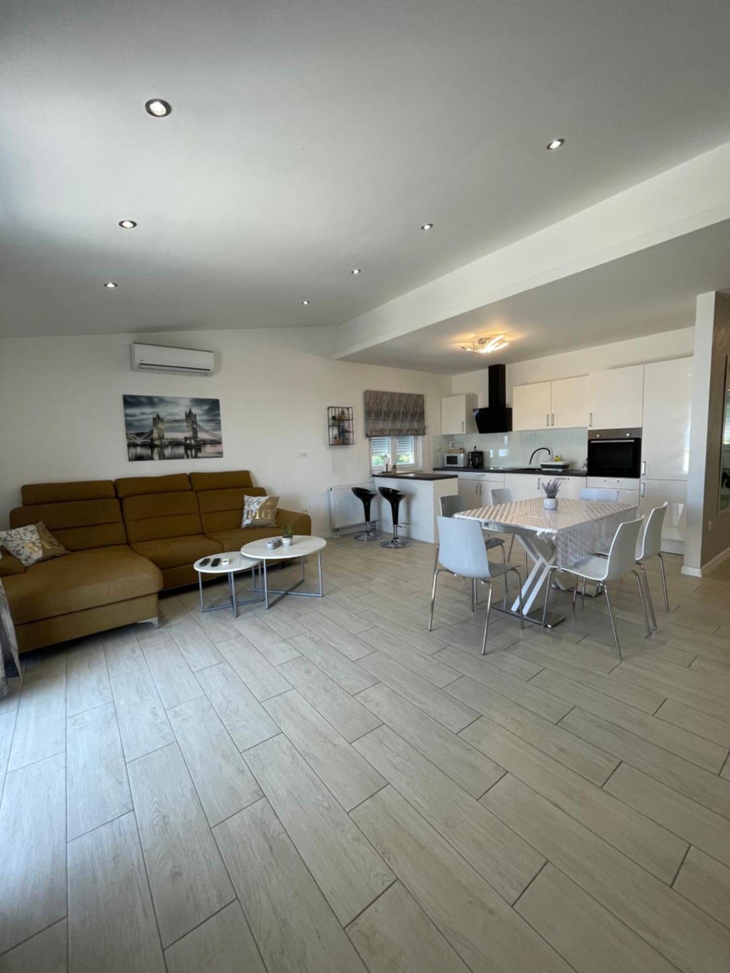 Apartman Mili Baška Voda Exterior foto